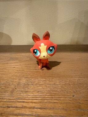 Orange Small Pet LPS Figurine with Teal Eyes - Decorative Toy